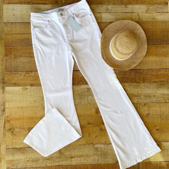 ANTONIO MELANI Pants - ANTONIO MELANI ⭐️NWT Mid-Rise Flared White Jeans GREAT STRETCH
